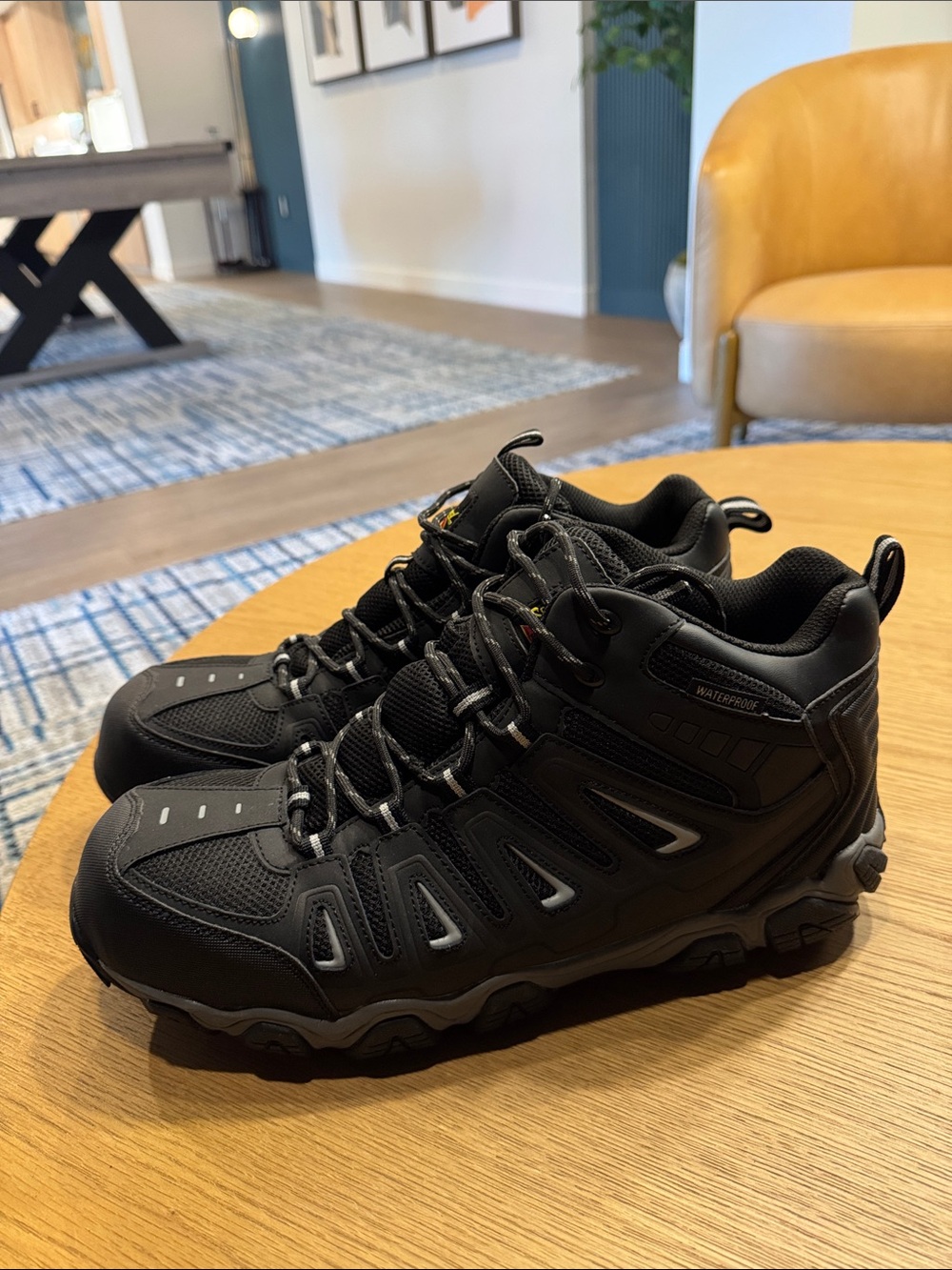 Men's All-Black Athletic Trail Sneakers - Picture 4 of 15